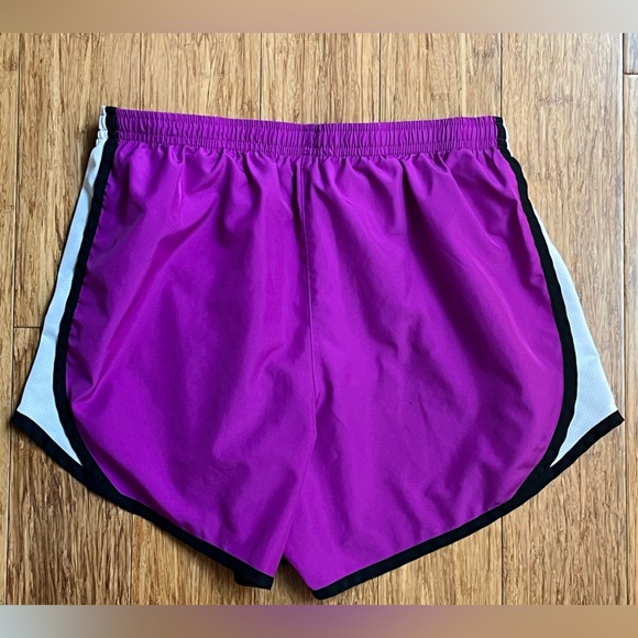 Girls Youth XL Nike Tempo Running Shorts purple - Picture 3 of 4